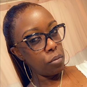 Meet your Posher, Elle